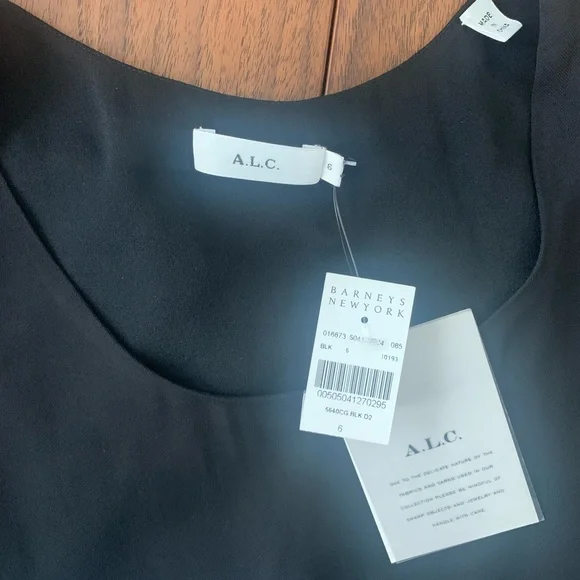 Elegant ALC Sleeveless Blouse with Handkerchief Hem sz 6 - Picture 3 of 4